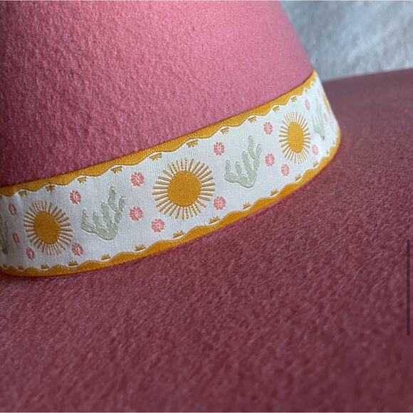 Gigi Pip Dakota Dae Triangle Crown Hat | Pink | XL 61 | NWT main image 4